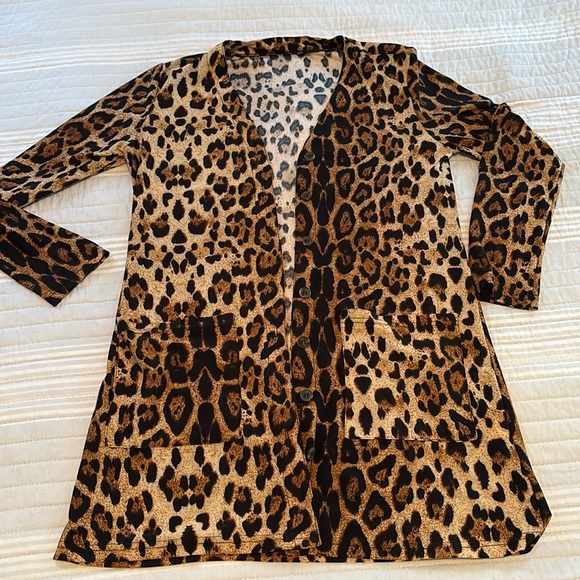 Lightweight Leopard Print Top - Picture 1 of 4